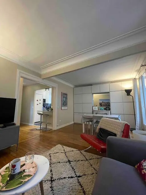 Spacious And Convenient 2 Bedroom Flat In Paris Centre