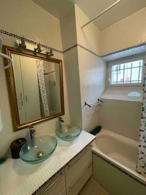 Spacious And Convenient 2 Bedroom Flat In Paris Centre