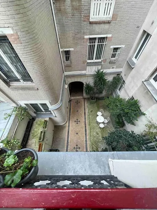 Spacious And Convenient 2 Bedroom Flat In Paris Centre 0*,