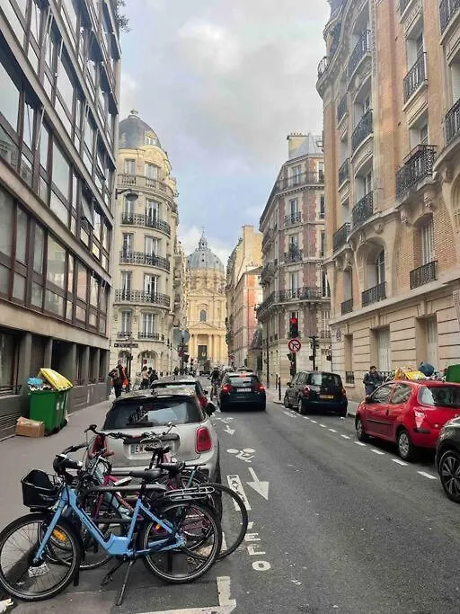 Spacious And Convenient 2 Bedroom Flat In Paris Centre Διαμέρισμα