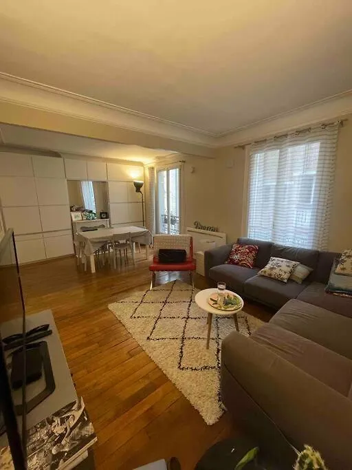 Spacious And Convenient 2 Bedroom Flat In Paris Centre