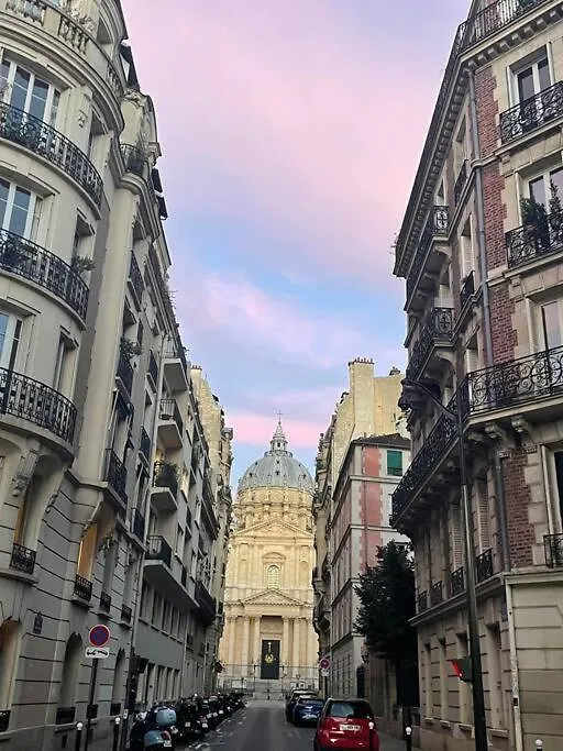 Spacious And Convenient 2 Bedroom Flat In Paris Centre